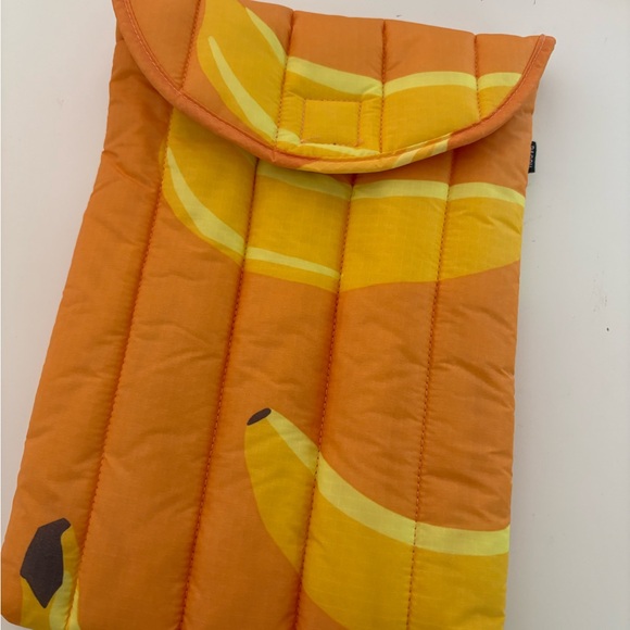 NWOT BAGGU 13" Banana Print Puffy Laptop Sleeve - Picture 13 of 15